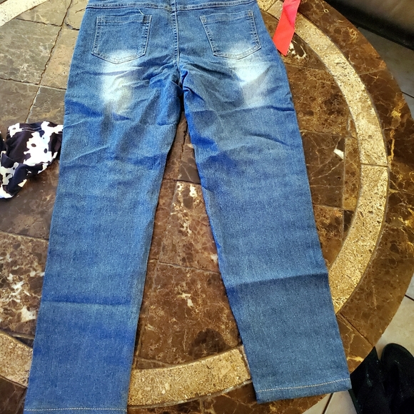 2 piece girls Black white off shoulder ruffled top with Distressed jeans - Picture 4 of 7